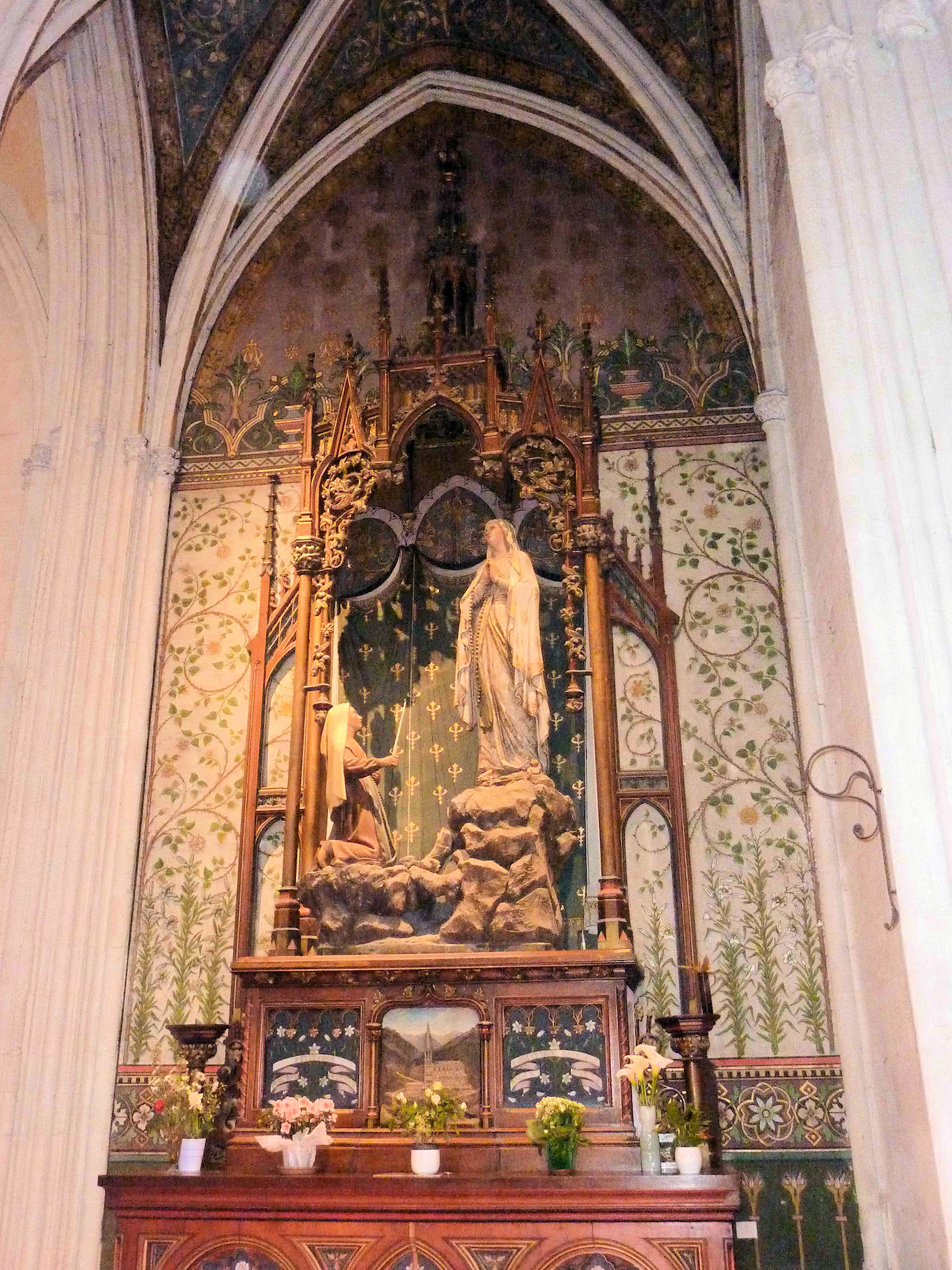 un autel cathédrale St Corentin